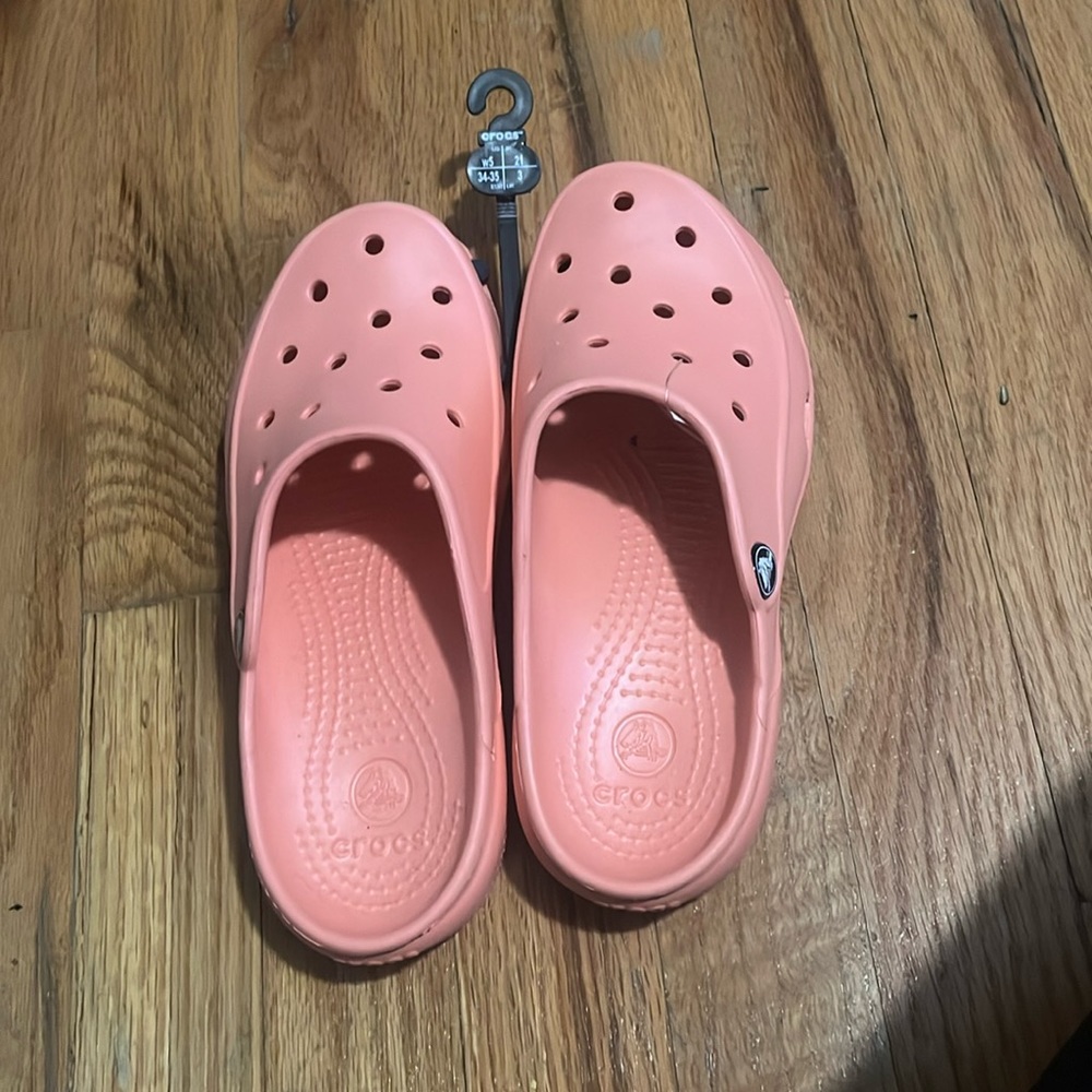Women’s crocs